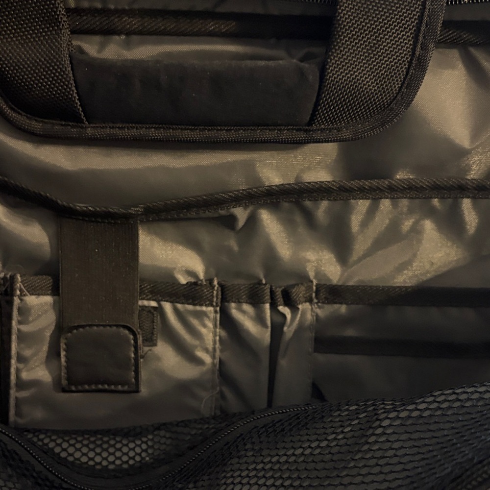 Dell Professional Black Laptop Messenger Bag - Picture 5 of 13